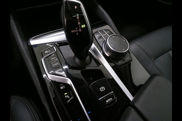 BMW 5 Serie Touring 530e Executive Luxury | Panoramadak | Leder | Camera | Keyless | Sfeerlicht | Virtual | DAB | Carplay