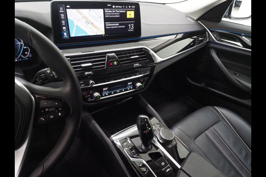 BMW 5 Serie Touring 530e Executive Luxury | Panoramadak | Leder | Camera | Keyless | Sfeerlicht | Virtual | DAB | Carplay