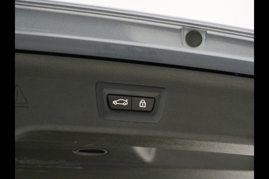 BMW 5 Serie Touring 530e Executive Luxury | Panoramadak | Leder | Camera | Keyless | Sfeerlicht | Virtual | DAB | Carplay