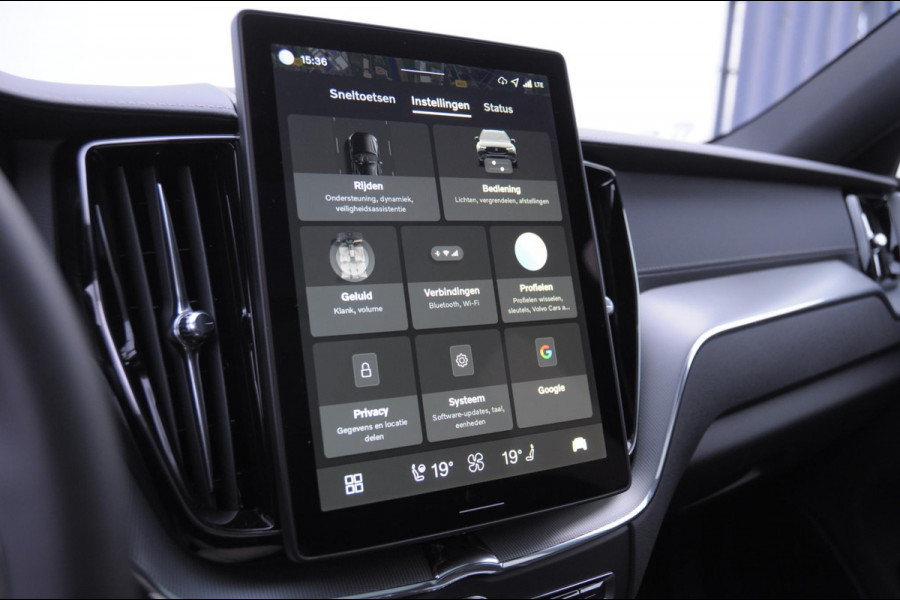 Volvo XC60 T6 350PK Automaat AWD Ultra Black Edition stoelmassage - en ventilatie / Adaptieve cruise control / Harman Kardon / BLIS / Panoramadak / Apple carplay / Parkeersensoren met 360 camera / Elektrisch bedienbare achterklep / Elektrisch verstelbare voorstoelen met geheugen / Stoel en stuurwielverwarming / 21” velgen / Getinte ramen vanaf de B-stijl