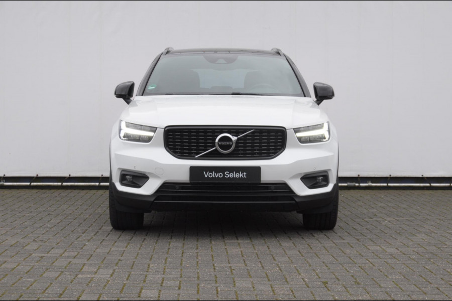 Volvo XC40 T3 163PK Automaat R-Design Adaptieve cruise control / Leder met alcantara bekleding / Parkeersensoren met camera / Trekhaak / stoel - en stuurverwarming / Apple carplay