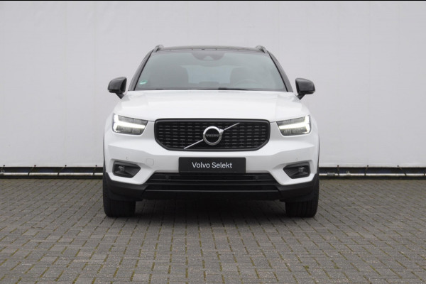 Volvo XC40 T3 163PK Automaat R-Design Adaptieve cruise control / Leder met alcantara bekleding / Parkeersensoren met camera / Trekhaak / stoel - en stuurverwarming / Apple carplay