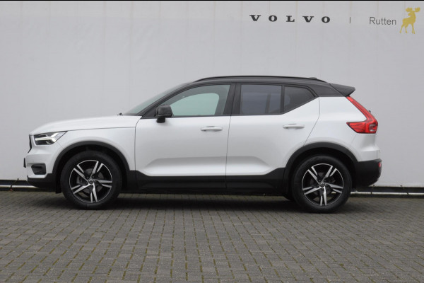 Volvo XC40 T3 163PK Automaat R-Design Adaptieve cruise control / Leder met alcantara bekleding / Parkeersensoren met camera / Trekhaak / stoel - en stuurverwarming / Apple carplay