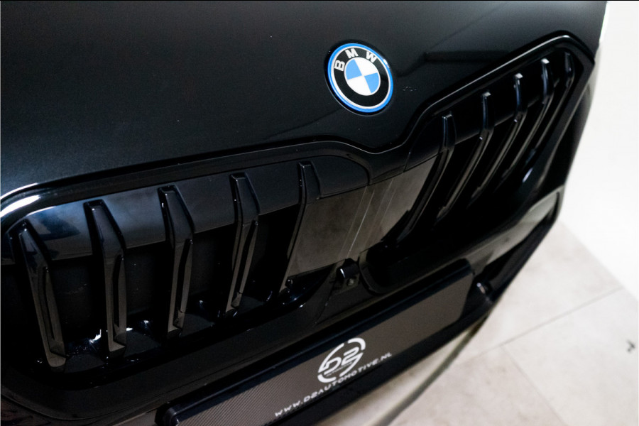 BMW X1 xDrive30e M-Sport 326PK | Pano | Harman/Kardon | HUD | Sfeer | Keyless | Massage VOL! 12 MND Garantie