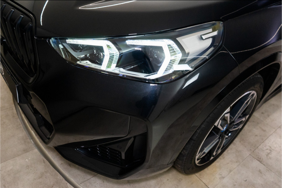 BMW X1 xDrive30e M-Sport 326PK | Pano | Harman/Kardon | HUD | Sfeer | Keyless | Massage VOL! 12 MND Garantie