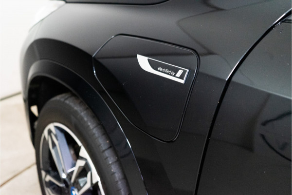 BMW X1 xDrive30e M-Sport 326PK | Pano | Harman/Kardon | HUD | Sfeer | Keyless | Massage VOL! 12 MND Garantie