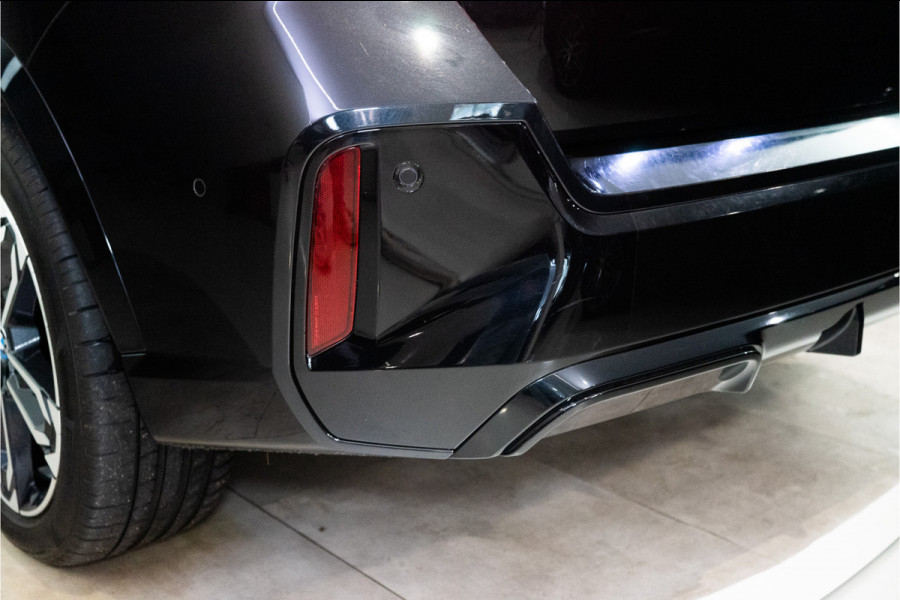 BMW X1 xDrive30e M-Sport 326PK | Pano | Harman/Kardon | HUD | Sfeer | Keyless | Massage VOL! 12 MND Garantie