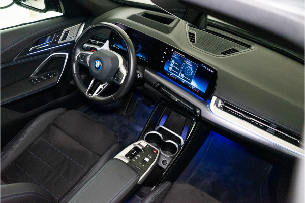 BMW X1 xDrive30e M-Sport 326PK | Pano | Harman/Kardon | HUD | Sfeer | Keyless | Massage VOL! 12 MND Garantie