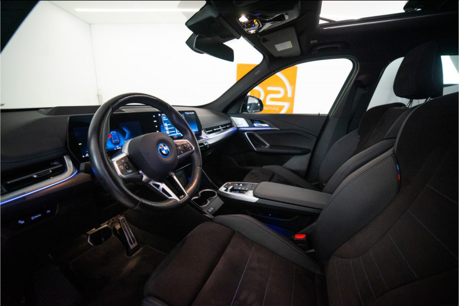 BMW X1 xDrive30e M-Sport 326PK | Pano | Harman/Kardon | HUD | Sfeer | Keyless | Massage VOL! 12 MND Garantie