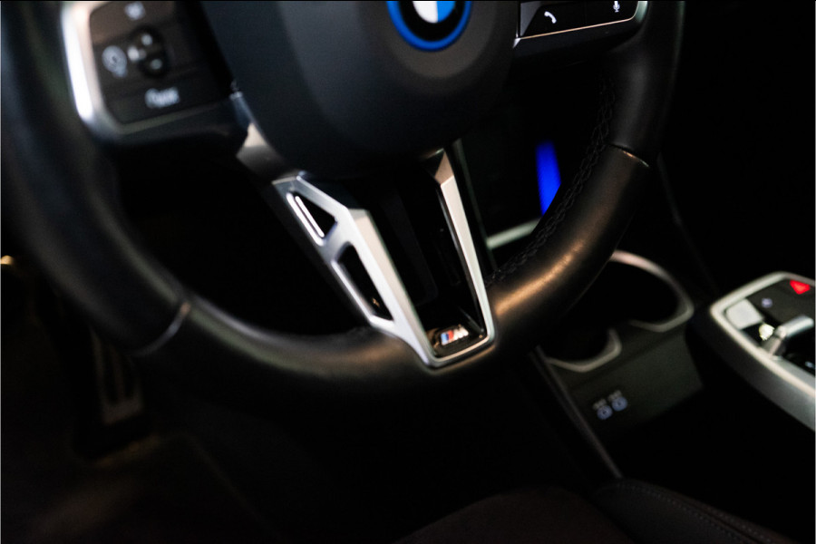 BMW X1 xDrive30e M-Sport 326PK | Pano | Harman/Kardon | HUD | Sfeer | Keyless | Massage VOL! 12 MND Garantie