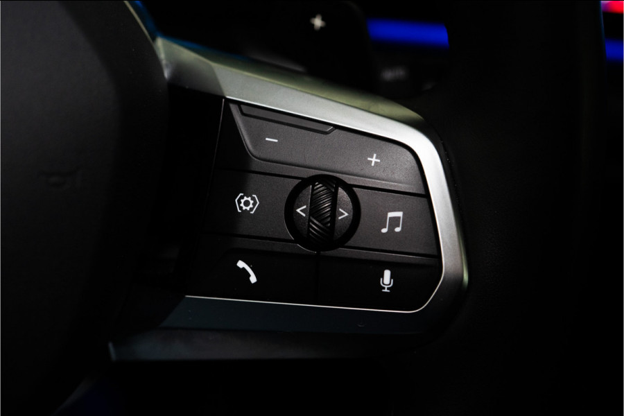 BMW X1 xDrive30e M-Sport 326PK | Pano | Harman/Kardon | HUD | Sfeer | Keyless | Massage VOL! 12 MND Garantie