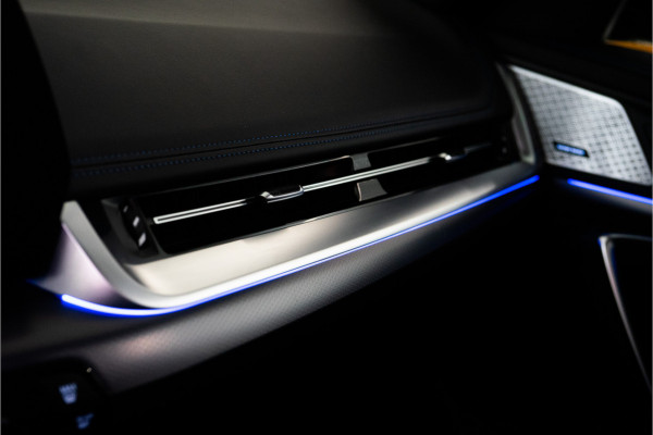 BMW X1 xDrive30e M-Sport 326PK | Pano | Harman/Kardon | HUD | Sfeer | Keyless | Massage VOL! 12 MND Garantie