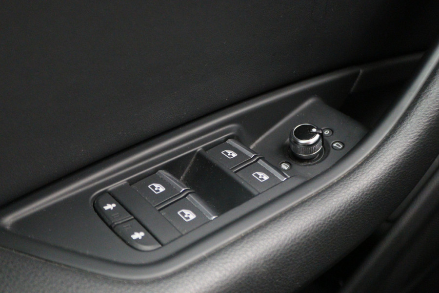 Audi A4 Avant 35 TFSI Sport S line edition 2x S-Line, LED, Navigatie, Climate, PDC, 18"