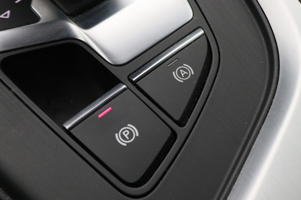 Audi A4 Avant 35 TFSI Sport S line edition 2x S-Line, LED, Navigatie, Climate, PDC, 18"