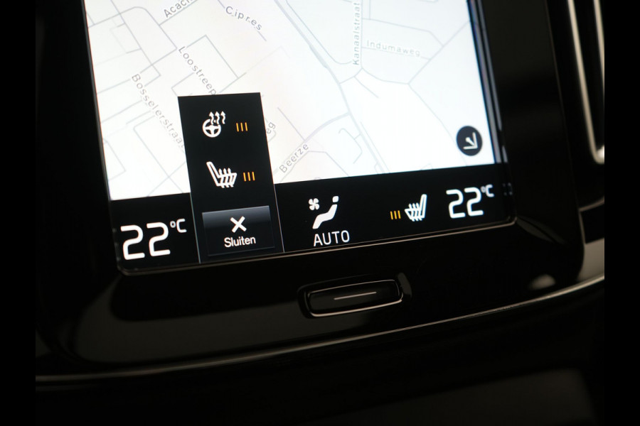 Volvo XC40 T5 Ultimate Dark Plug In Hybrid 263pk Dealer O.H. PHEV | Panodak | Adaptive Cruise | 360 Camera | Harman / Kardon | Alcantara Sportstoelen Memory & Verwarmd | Stuur Verwarmd | Apple Carplay | Keyless | Virtual | Navigatie | DAB |