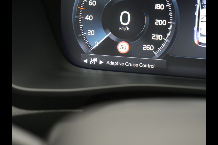 Volvo XC40 T5 Ultimate Dark Plug In Hybrid 263pk Dealer O.H. PHEV | Panodak | Adaptive Cruise | 360 Camera | Harman / Kardon | Alcantara Sportstoelen Memory & Verwarmd | Stuur Verwarmd | Apple Carplay | Keyless | Virtual | Navigatie | DAB |