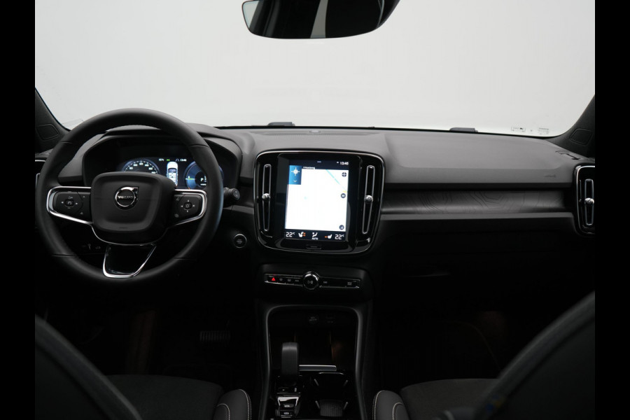 Volvo XC40 T5 Ultimate Dark Plug In Hybrid 263pk Dealer O.H. PHEV | Panodak | Adaptive Cruise | 360 Camera | Harman / Kardon | Alcantara Sportstoelen Memory & Verwarmd | Stuur Verwarmd | Apple Carplay | Keyless | Virtual | Navigatie | DAB |