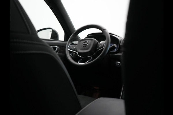 Volvo XC40 T5 Ultimate Dark Plug In Hybrid 263pk Dealer O.H. PHEV | Panodak | Adaptive Cruise | 360 Camera | Harman / Kardon | Alcantara Sportstoelen Memory & Verwarmd | Stuur Verwarmd | Apple Carplay | Keyless | Virtual | Navigatie | DAB |
