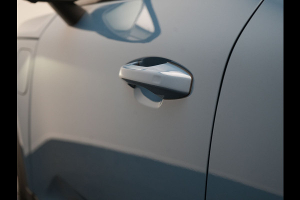 Volvo XC40 T5 Ultimate Dark Plug In Hybrid 263pk Dealer O.H. PHEV | Panodak | Adaptive Cruise | 360 Camera | Harman / Kardon | Alcantara Sportstoelen Memory & Verwarmd | Stuur Verwarmd | Apple Carplay | Keyless | Virtual | Navigatie | DAB |