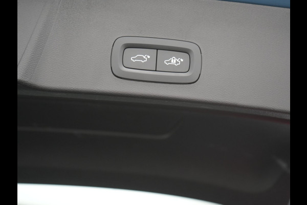 Volvo XC40 T5 Ultimate Dark Plug In Hybrid 263pk Dealer O.H. PHEV | Panodak | Adaptive Cruise | 360 Camera | Harman / Kardon | Alcantara Sportstoelen Memory & Verwarmd | Stuur Verwarmd | Apple Carplay | Keyless | Virtual | Navigatie | DAB |