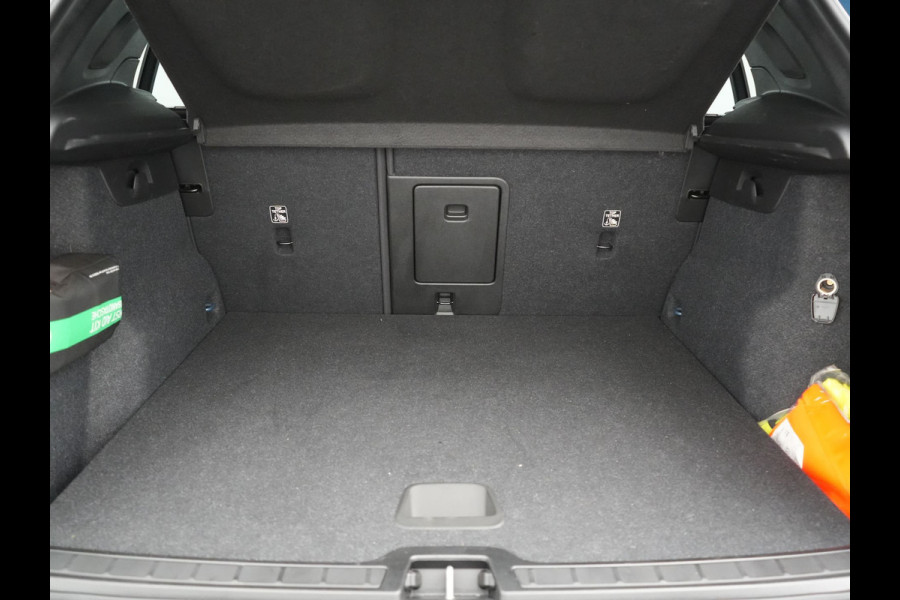 Volvo XC40 T5 Ultimate Dark Plug In Hybrid 263pk Dealer O.H. PHEV | Panodak | Adaptive Cruise | 360 Camera | Harman / Kardon | Alcantara Sportstoelen Memory & Verwarmd | Stuur Verwarmd | Apple Carplay | Keyless | Virtual | Navigatie | DAB |