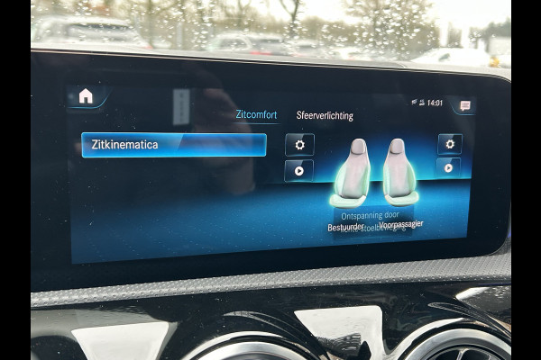 Mercedes-Benz A-Klasse 250e AMG // Panorama dak // Sfeerverlichting // Memory // MultiBeam LED // Advanced Audio // Keyless // 18" AMG Velgen // Widesc