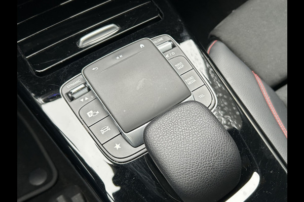 Mercedes-Benz A-Klasse 250e AMG // Panorama dak // Sfeerverlichting // Memory // MultiBeam LED // Advanced Audio // Keyless // 18" AMG Velgen // Widesc