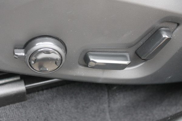 Volvo XC60 T8 455PK Automaat AWD Ultra Black Edition 360 graden camera / Head-up display / Panoramisch schuif-kanteldak / 21" lichtmetalen velgen / Extra getinte ramen vanaf de B-stijl