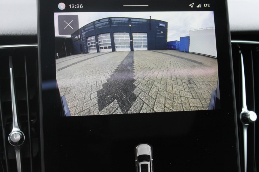 Volvo XC60 T8 455PK Automaat AWD Ultra Black Edition 360 graden camera / Head-up display / Panoramisch schuif-kanteldak / 21" lichtmetalen velgen / Extra getinte ramen vanaf de B-stijl