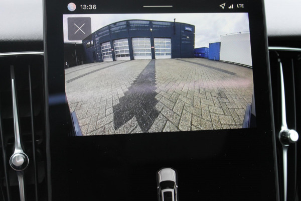 Volvo XC60 T8 455PK Automaat AWD Ultra Black Edition 360 graden camera / Head-up display / Panoramisch schuif-kanteldak / 21" lichtmetalen velgen / Extra getinte ramen vanaf de B-stijl