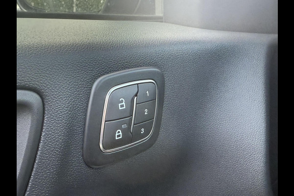 Ford Kuga 2.5 PHEV ST-Line X 243pk | Driver Assistance Pack | Black Package | Panoramadak | Winterpack | Adaptieve Matrix LED koplampen met Coast to Coast | Wegklapbare Trekhaak | AGR Stoelen