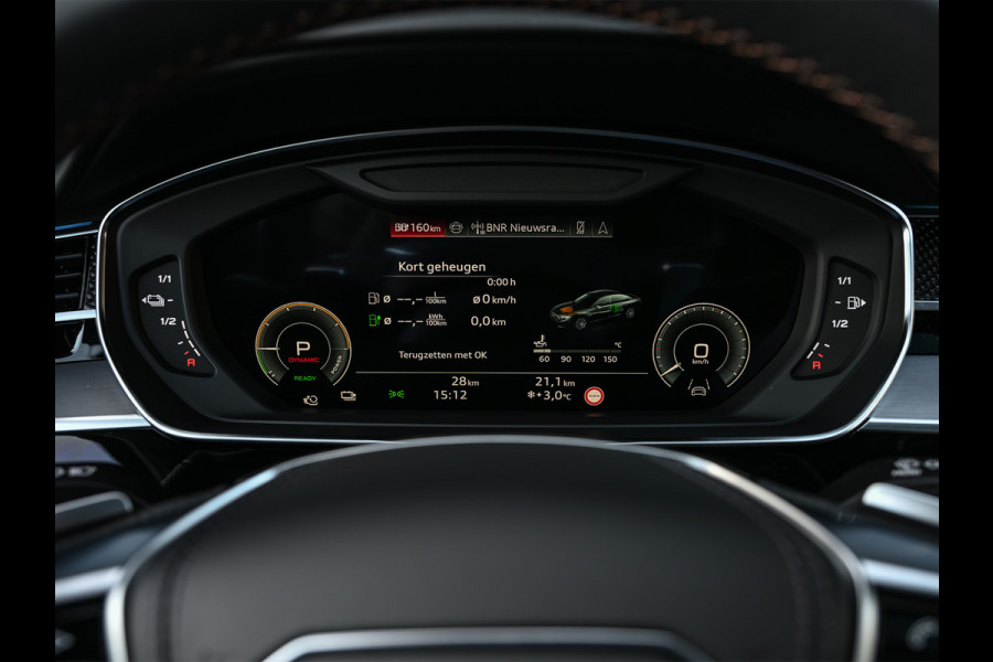 Audi A8 60 TFSI e quattro 463PK S-Line B&O Advanced | Head-Up Display | Achteras besturing | Panorama dak | Trekhaak | Soft-Close | Alcantara hemel bekleding | Carbon inleg | 360 Camera | Standkachel | Adaptive Cruise Control