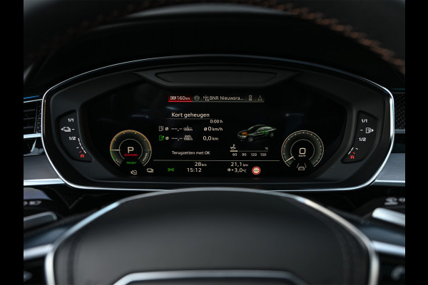Audi A8 60 TFSI e quattro 463PK S-Line B&O Advanced | Head-Up Display | Achteras besturing | Panorama dak | Trekhaak | Soft-Close | Alcantara hemel bekleding | Carbon inleg | 360 Camera | Standkachel | Adaptive Cruise Control