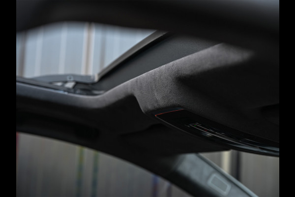 Audi A8 60 TFSI e quattro 463PK S-Line B&O Advanced | Head-Up Display | Achteras besturing | Panorama dak | Trekhaak | Soft-Close | Alcantara hemel bekleding | Carbon inleg | 360 Camera | Standkachel | Adaptive Cruise Control