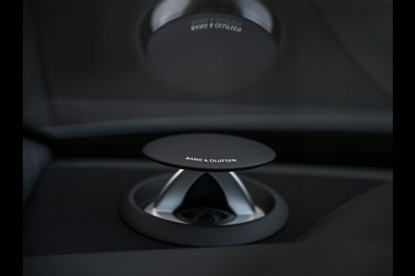 Audi A8 60 TFSI e quattro 463PK S-Line B&O Advanced | Head-Up Display | Achteras besturing | Panorama dak | Trekhaak | Soft-Close | Alcantara hemel bekleding | Carbon inleg | 360 Camera | Standkachel | Adaptive Cruise Control