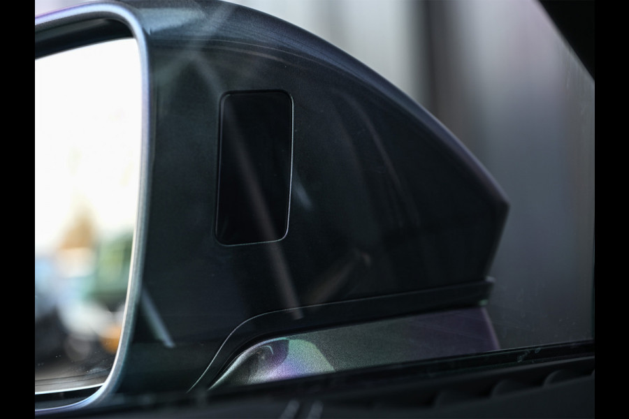 Audi A8 60 TFSI e quattro 463PK S-Line B&O Advanced | Head-Up Display | Achteras besturing | Panorama dak | Trekhaak | Soft-Close | Alcantara hemel bekleding | Carbon inleg | 360 Camera | Standkachel | Adaptive Cruise Control