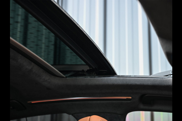 Audi A8 60 TFSI e quattro 463PK S-Line B&O Advanced | Head-Up Display | Achteras besturing | Panorama dak | Trekhaak | Soft-Close | Alcantara hemel bekleding | Carbon inleg | 360 Camera | Standkachel | Adaptive Cruise Control