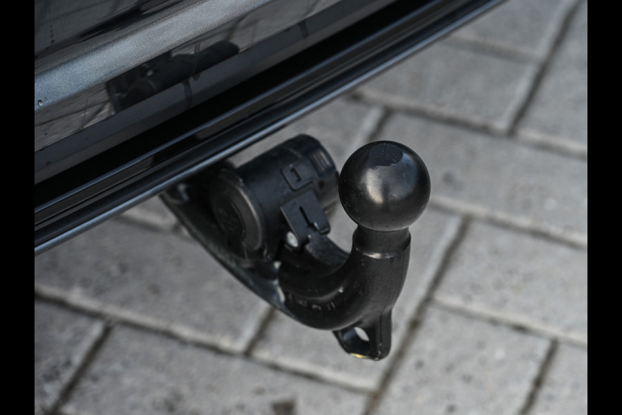 Audi A8 60 TFSI e quattro 463PK S-Line B&O Advanced | Head-Up Display | Achteras besturing | Panorama dak | Trekhaak | Soft-Close | Alcantara hemel bekleding | Carbon inleg | 360 Camera | Standkachel | Adaptive Cruise Control