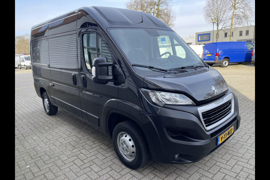 Peugeot Boxer 335 2.2 BlueHDi 165pk L2H2 Premium / vaste prijs rijklaar € 16.950 ex btw / lease vanaf € 285 / airco / cruise / navigatie / euro 6 / bpm vrij / trekhaak 2500 kg !