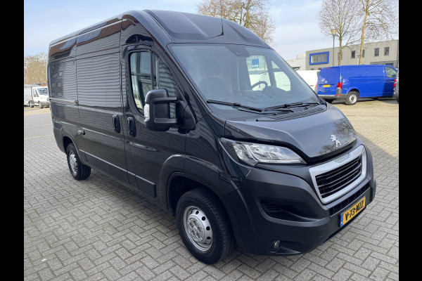 Peugeot Boxer 335 2.2 BlueHDi 165pk L2H2 Premium / vaste prijs rijklaar € 16.950 ex btw / lease vanaf € 285 / airco / cruise / navigatie / euro 6 / bpm vrij / trekhaak 2500 kg !