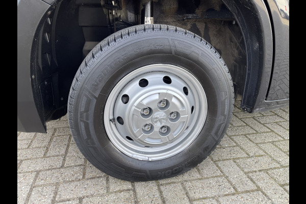 Peugeot Boxer 335 2.2 BlueHDi 165pk L2H2 Premium / vaste prijs rijklaar € 16.950 ex btw / lease vanaf € 285 / airco / cruise / navigatie / euro 6 / bpm vrij / trekhaak 2500 kg !