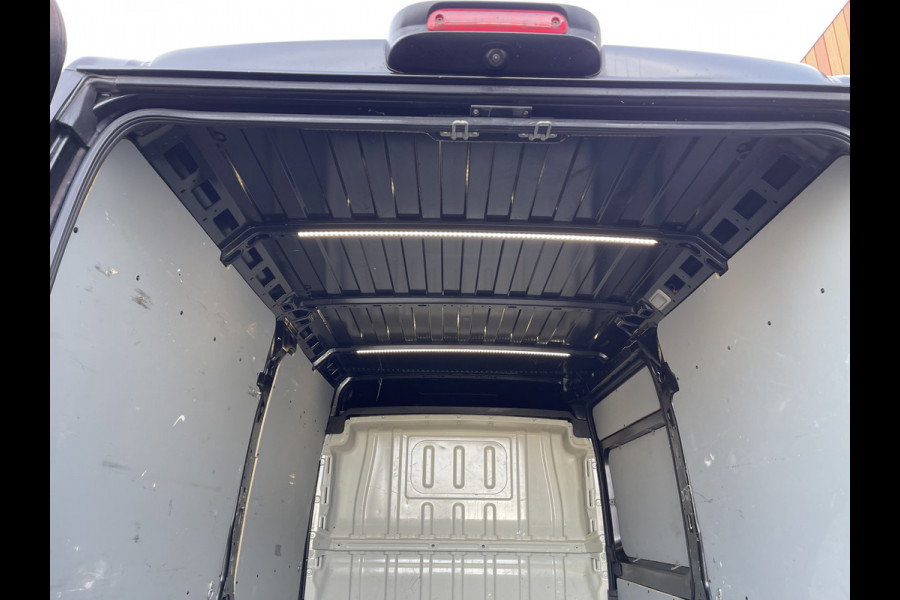 Peugeot Boxer 335 2.2 BlueHDi 165pk L2H2 Premium / vaste prijs rijklaar € 16.950 ex btw / lease vanaf € 285 / airco / cruise / navigatie / euro 6 / bpm vrij / trekhaak 2500 kg !