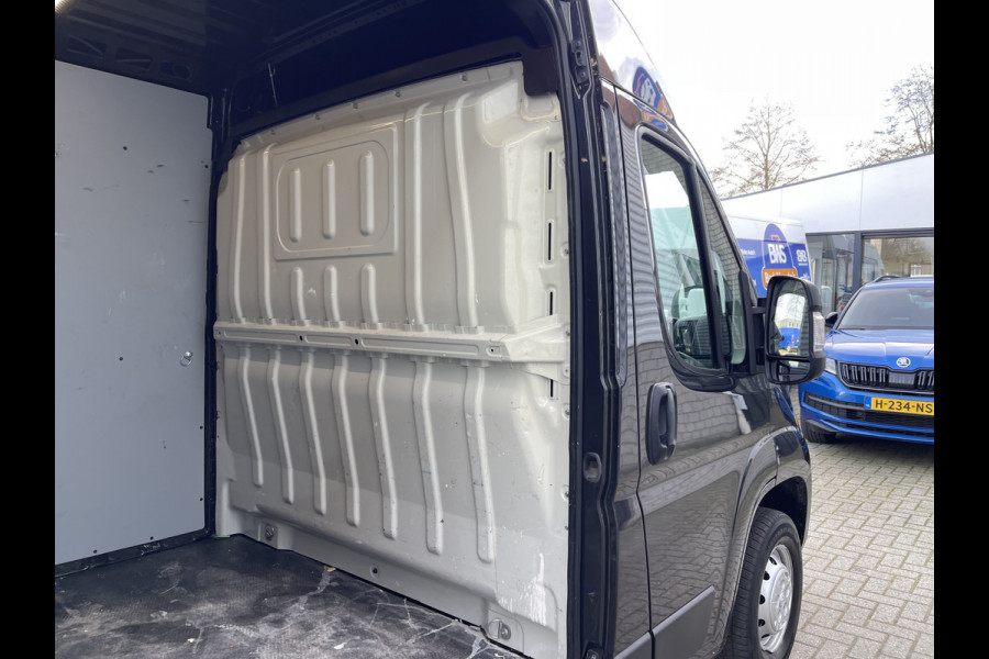 Peugeot Boxer 335 2.2 BlueHDi 165pk L2H2 Premium / vaste prijs rijklaar € 16.950 ex btw / lease vanaf € 285 / airco / cruise / navigatie / euro 6 / bpm vrij / trekhaak 2500 kg !