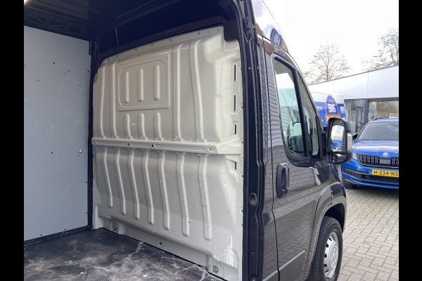Peugeot Boxer 335 2.2 BlueHDi 165pk L2H2 Premium / vaste prijs rijklaar € 16.950 ex btw / lease vanaf € 285 / airco / cruise / navigatie / euro 6 / bpm vrij / trekhaak 2500 kg !