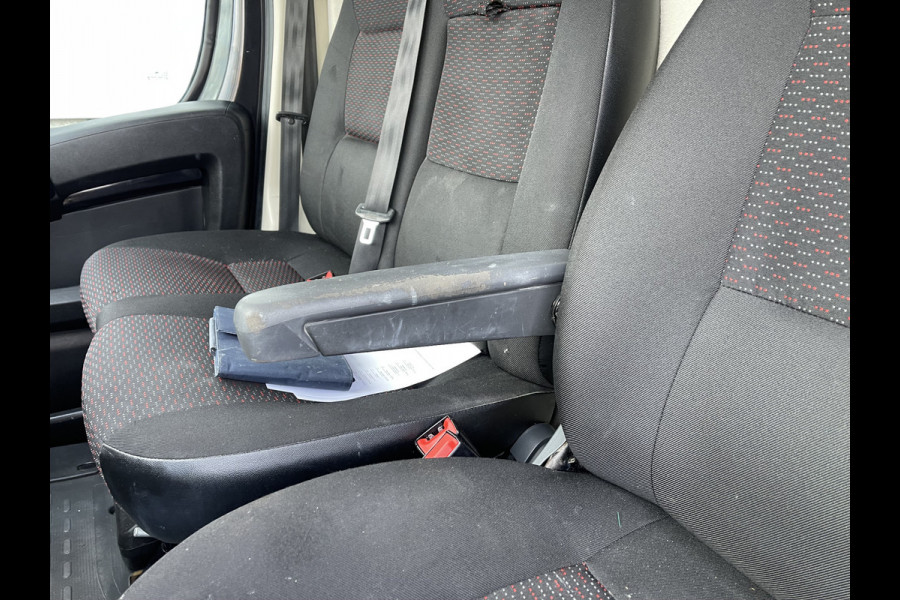 Peugeot Boxer 335 2.2 BlueHDi 165pk L2H2 Premium / vaste prijs rijklaar € 16.950 ex btw / lease vanaf € 285 / airco / cruise / navigatie / euro 6 / bpm vrij / trekhaak 2500 kg !