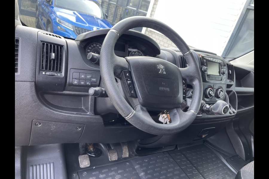 Peugeot Boxer 335 2.2 BlueHDi 165pk L2H2 Premium / vaste prijs rijklaar € 16.950 ex btw / lease vanaf € 285 / airco / cruise / navigatie / euro 6 / bpm vrij / trekhaak 2500 kg !