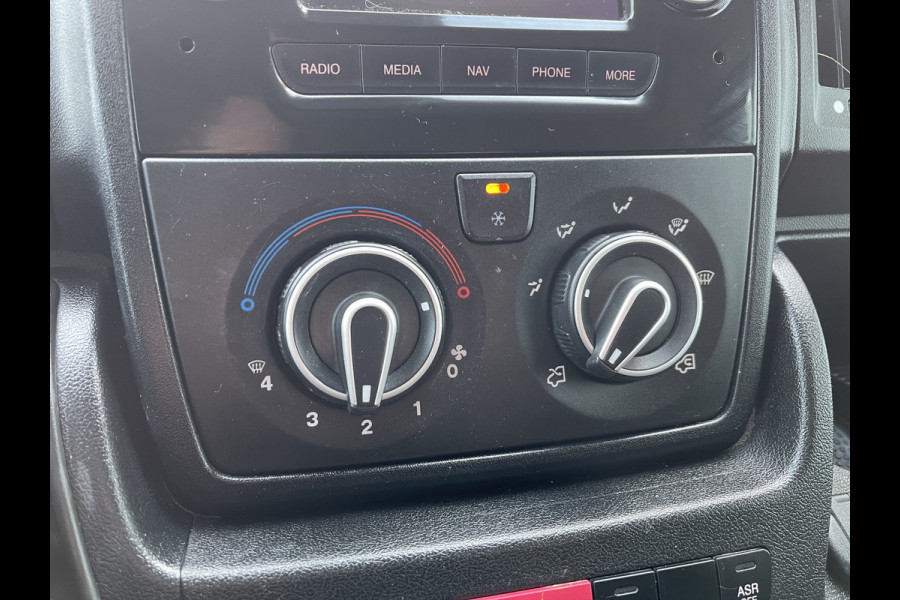 Peugeot Boxer 335 2.2 BlueHDi 165pk L2H2 Premium / vaste prijs rijklaar € 16.950 ex btw / lease vanaf € 285 / airco / cruise / navigatie / euro 6 / bpm vrij / trekhaak 2500 kg !