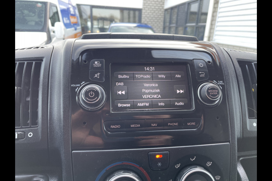 Peugeot Boxer 335 2.2 BlueHDi 165pk L2H2 Premium / vaste prijs rijklaar € 16.950 ex btw / lease vanaf € 285 / airco / cruise / navigatie / euro 6 / bpm vrij / trekhaak 2500 kg !