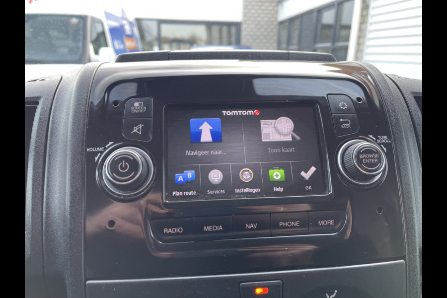 Peugeot Boxer 335 2.2 BlueHDi 165pk L2H2 Premium / vaste prijs rijklaar € 16.950 ex btw / lease vanaf € 285 / airco / cruise / navigatie / euro 6 / bpm vrij / trekhaak 2500 kg !