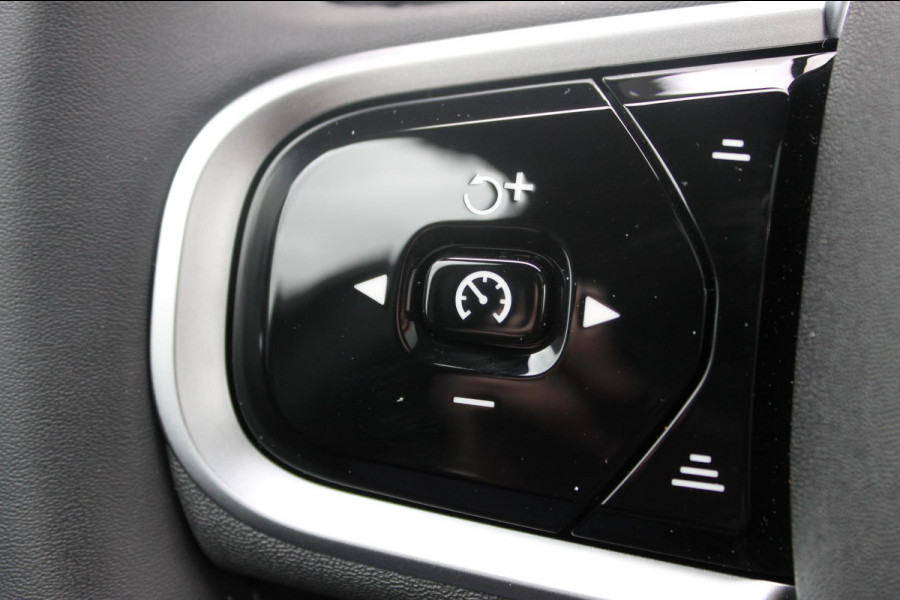 Volvo XC60 T8 455PK Automaat AWD Ultra Black Edition 360 graden camera / Head-up display / Panoramisch schuif-kanteldak / 21" lichtmetalen velgen / Extra getinte ramen vanaf de B-stijl